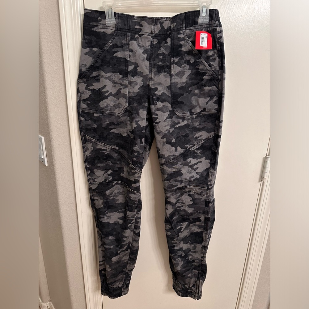SPANX Stretch Mid Rise Twill Joggers black wash camo